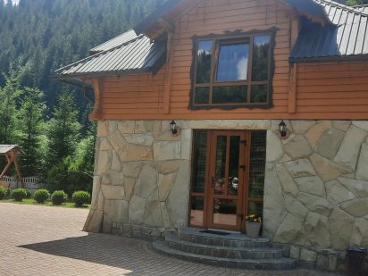 будинок в яремче з басейном подобово Яремче