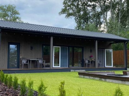 Комфортний будинок біля води Київ