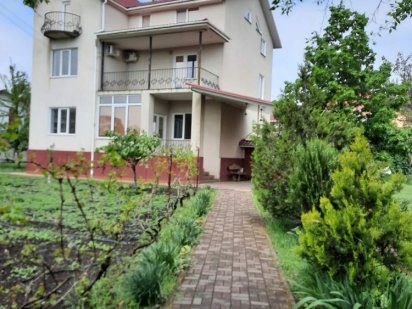 Сдам Трехэтажный дом, девять комнат, кухня, санузлы на каждом этаже) Одеса