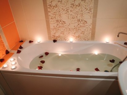 Простора однокімнатна квартира з кондиціонером. Вільна сьогодні. Умань