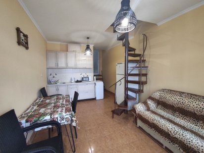 Здається гарний 3-поверховий будинок 1-а лінія від моря Совіньон-3 При Одесса