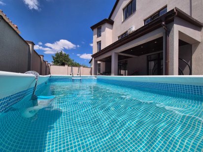 От 5 Дней! Стильный дом с бассейном и двором в Совиньоне. Одесса