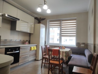 2 кімн.кв-ра, 3 поверх, велика та комфортна, парковка, охорона, центр Бровари