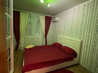 Посуточно, почасово 95кв трех комнатна Кривий Ріг