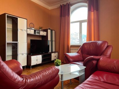 3к біля метро Хрещатик Балкони Видова Окремі кімнати Парковка Подобово Київ