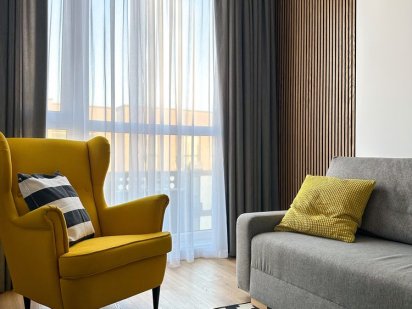 Подобово Авалон, ближній центр Львов