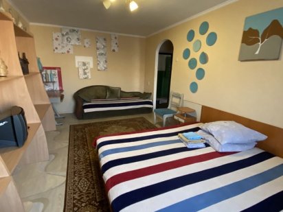 Червоний камінь., 1 комн. 4 лікарня, 5 лікарня, 11 лікарня. Дніпро