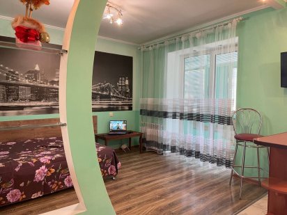 подобово недалеко від автовокзалу Миколаїв