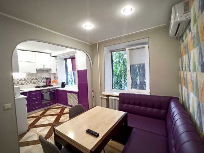 Люкс на правому. 9 лікарня. 3кімн студія. Подобово, погодинно.