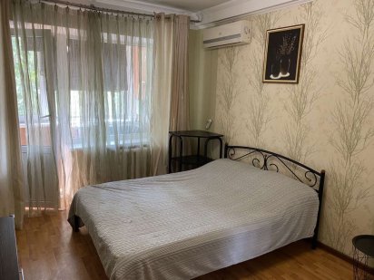 Квартира доба-850,3год-500,ніч-700 Авторинок Квадрат Воскресенка Киев