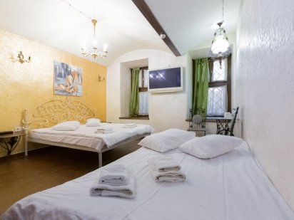 Номер в готелі зі сніданком в центрі Львова біля Оперного театру. Львов