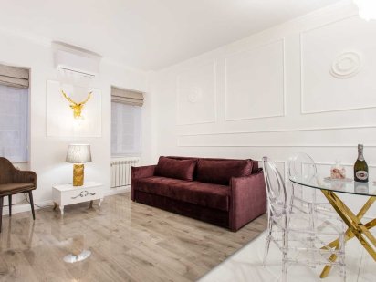 Квартира люкс в центрі на  вул. Сумська, 23/ Подобово "Swan" Харьков