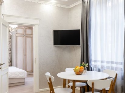 Куліша 6Б з балконом і парковкою!Центр!Подобово! Львів