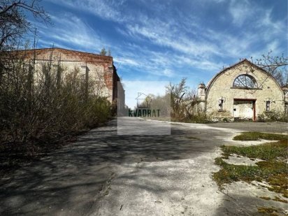 Продам майновий комплекс.3000 м2 з гарною локацією Кам'янець-Подільський