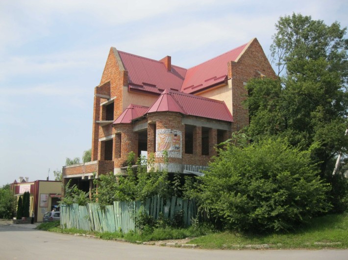 Будівля комерційного признач в м Кам'янець-Подільському біля Вишиванки - фото 1