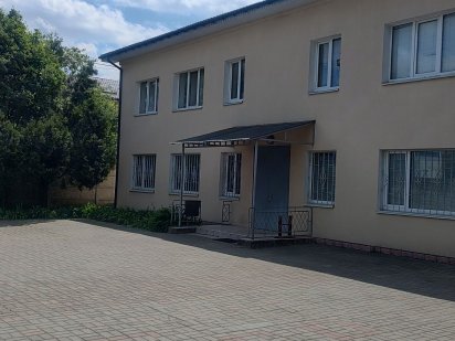 Продам адмін будівлю 375 кВ плюс склад 100 м Бровари