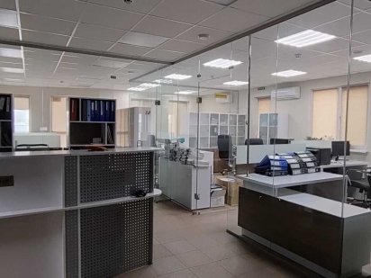 Пропонується  фасадна будівля у центрі Вишневого. Вишневое