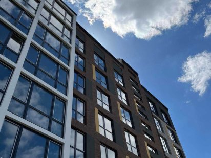 Фасад! Комерція 83,7 м² з Розтермінуванням! Заселений масив. - Фасад Ирпень