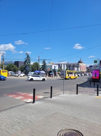 Комерційне приміщення в ТЦ ( біля ун - гу Прикарпаття).Вікна на дорогу - фото 1