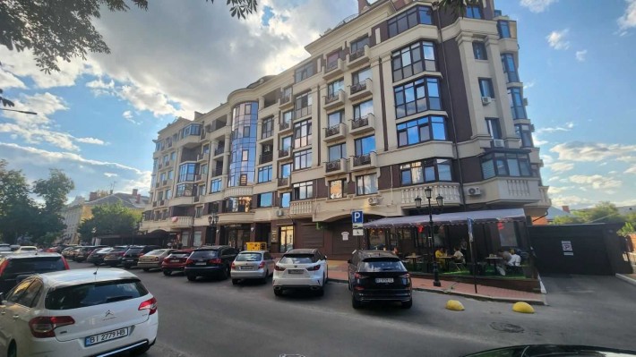 Продам нежилое помещение в центре 195м²,Стретинская 22 - фото 1