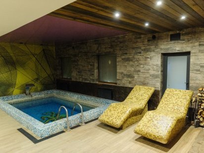 • Діючий бізнес в центрі міста + приміщення 200 кв.м. Ровно