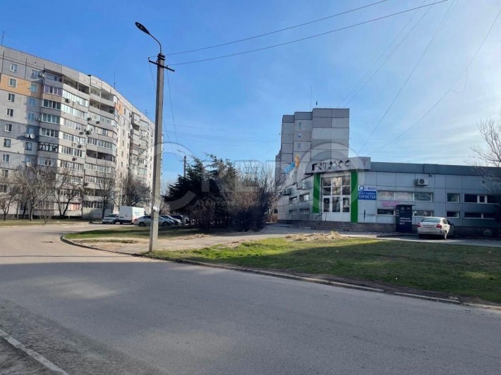 Продаж торгового об'єкту, 600 м², вул. Незалежності України - фото 1