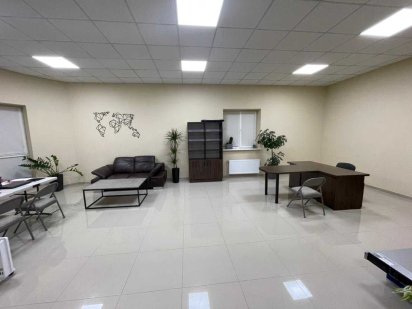 Комерційна площа вільного призначення 240 000 $ Ровно