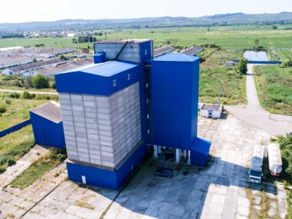 Птахофабрика свиноферма комбикормовий завод всього 40000 м2 на 25Га Черновцы