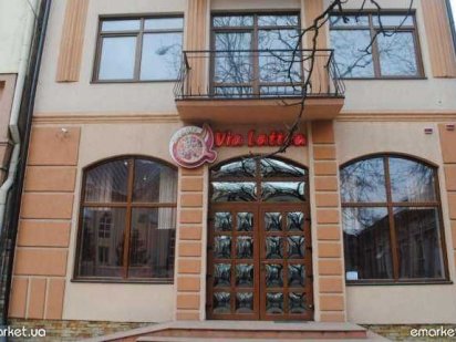 продам  будинок з 6 квартир та 6 сот. землі , в центрі міста . Ужгород