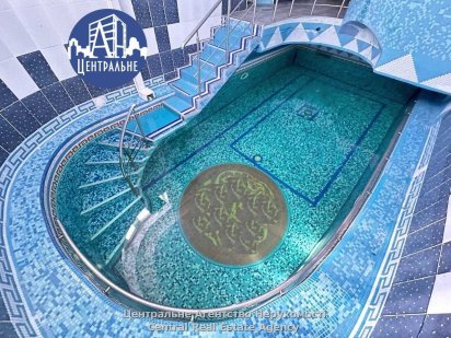 Продаж: будівля з сауною та басейном у р-ні центрі Садгори. Черновцы