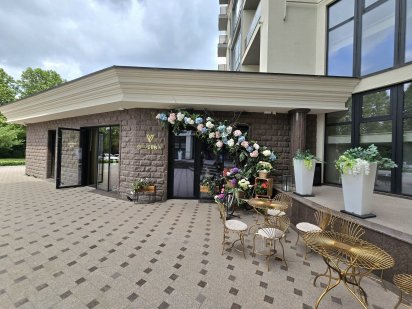 ПРОДАЖ КОМЕРЦІЙНОГО ПРИМІЩЕННЯ поряд з ультрасучасним Residents Park Ужгород