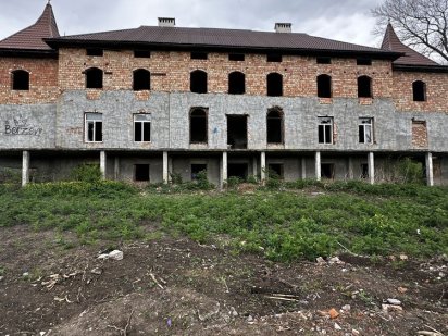 Нежитлове приміщення за межами міста Чернівці