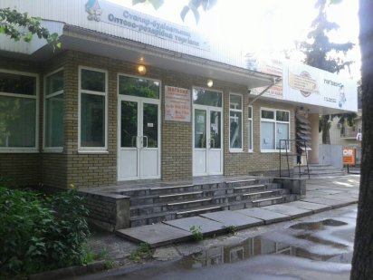 Продажа комерческого помещения с отдельно стоящим складом.Первая линия Черкаси