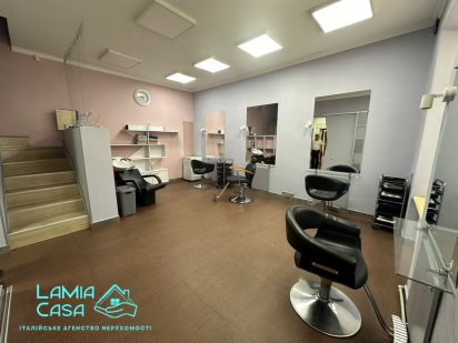 Продаж Перукарні та салону краси, центр Чернівців Черновцы