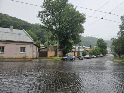 Приміщення із ділянкою Черновцы