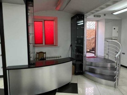 Фасадне підвальне  приміщення в центрі Черновцы