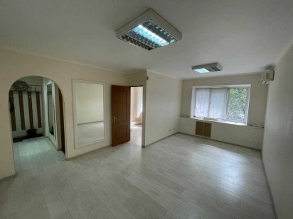 Бойчука (Кіквідзе),30а. Квартира 31квм під офіс, мінісалон з ремонтом. Київ