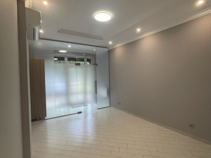 Приміщення м.Олімпійська з якісним ремонтом та автонономним опаленням! Киев