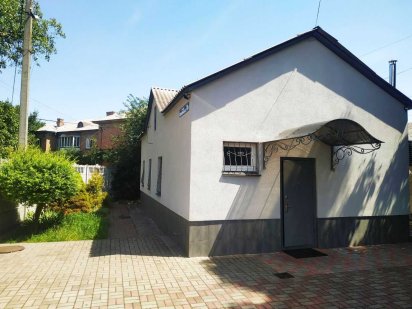 Офісна будівля на власній території Черкаси