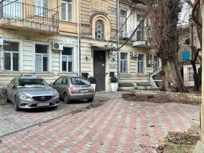 Центр Продам дворовой  офис, салон  Александровский проспект ЛД Одесса