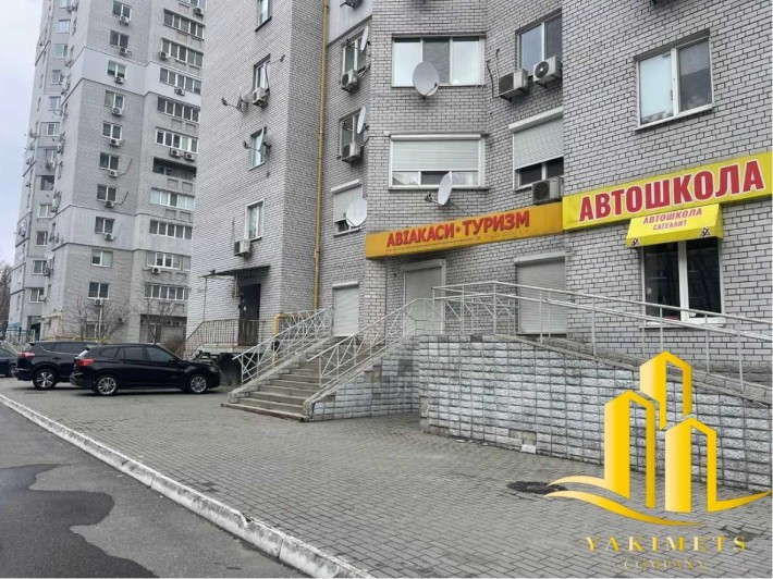 Продаж офісного приміщення 112 кв.м. на 1 поверсі на вул. Космічна 3 - фото 1