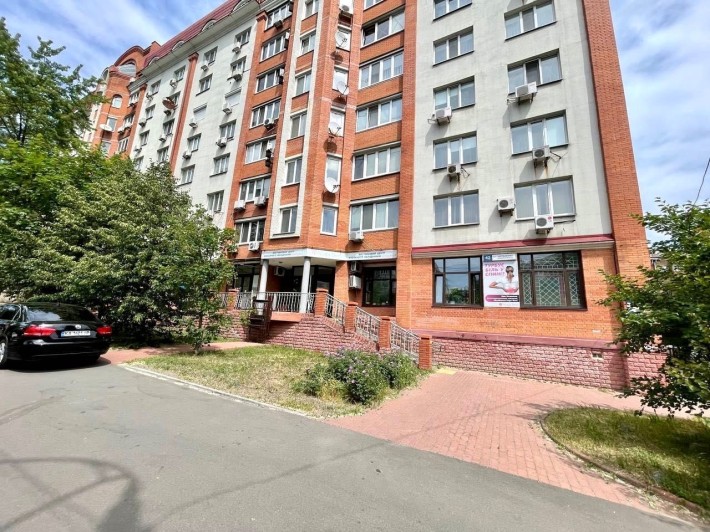 Продаж фасадного приміщення магазин 264 м2 Нивки Щербаковського 42 - фото 1