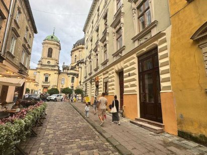 Продаж приміщення в центрі Львова, бічна вулиця Площі Ринок Львів