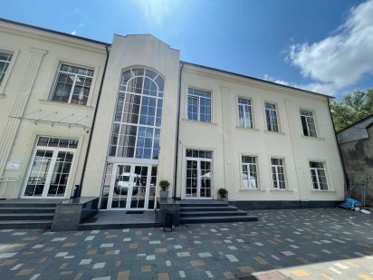 Центр біля Соборної приміщення 144 кв.м. ремонт ціна 160 тис.у.о. Миколаїв