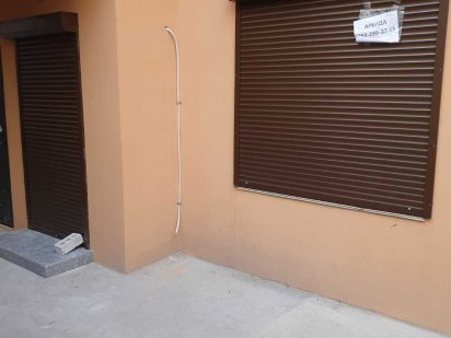 Продам офис-салон-магазин в Радужном площадью 24 кв.м. 