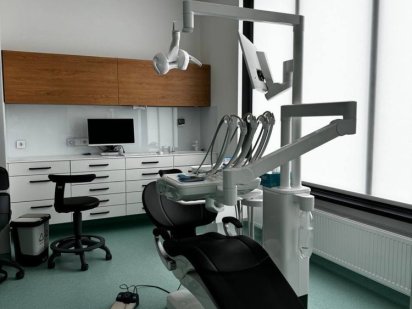 Продаж сучасної стоматологічної клініки з приміщенням Львів