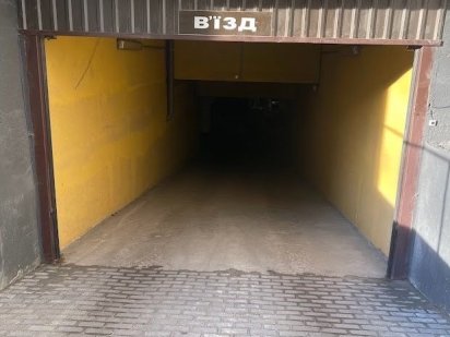 Продаж підземно паркінгу на 70 машино- місць в новобудові вул .Бр. Міх Львов
