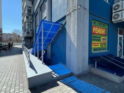 Продам офісне приміщення 40 м2 ЖК 4 Сезони пр. Гагаріна, власник 