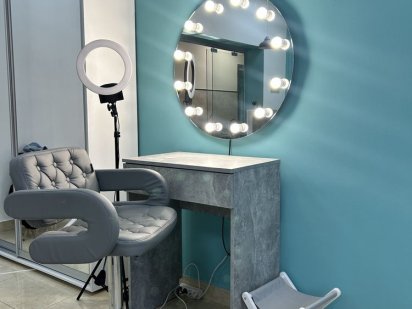 Здам робоче місце для бровиста/візажиста/майстра по зачіскам Васильков