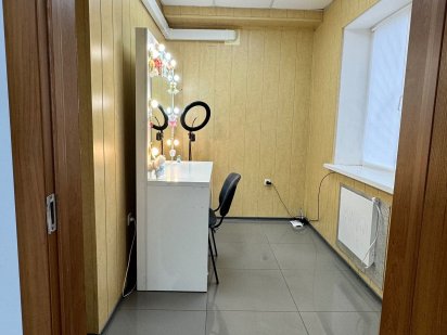 Сдам рабочее место в зале и кабинет для бьюти мастера Кам'янське